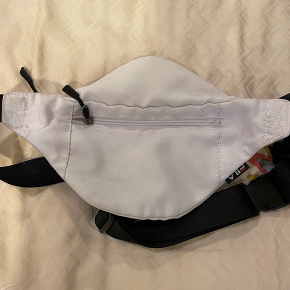 FILA FANNY PACK IN WHITE - Picture 6 of 7